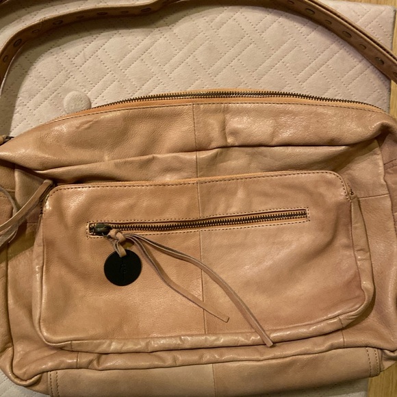 Day & Mood pale pink leather purse with adjustable strap - Picture 8 of 15